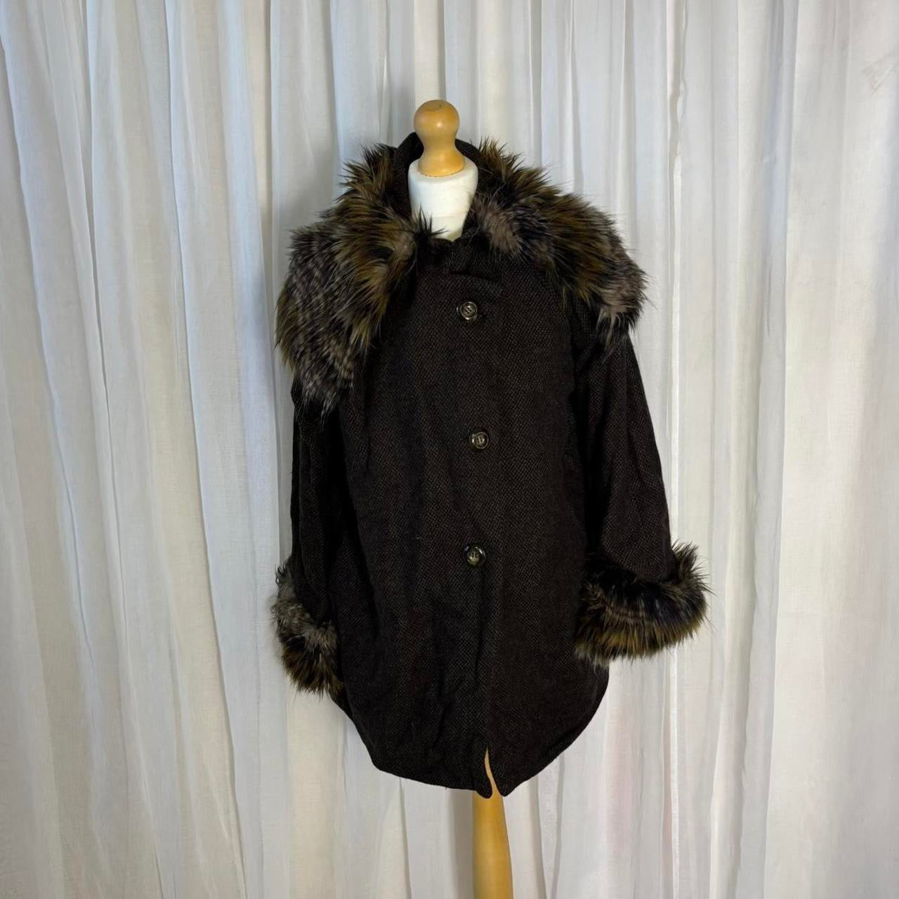 Y2k wool blend brown coat with faux fur exaggerated collar and cuffs